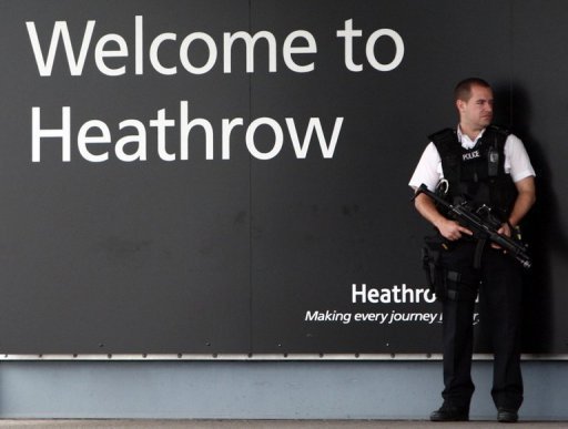 اعتقال شخصين في مطار هيثرو بلندن على خلفية الارهاب