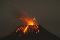 اجلاء آلاف السكان في الاكوادور وغواتيمالا بعد انفجار بركانين