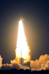 اطلاق المركبة ديسكوفري باتجاه المحطة الفضائية الدولية