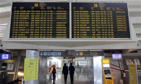 سحابة الغبار البركاني تغلق 19 مطارا باسبانيا وقد تواصل الاتساع..