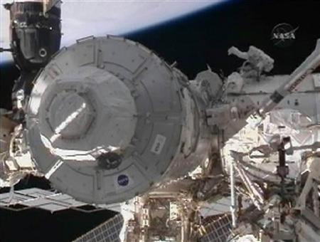 رواد الفضاء يركبون اخر وحدة رئيسية في المحطة الدولية..