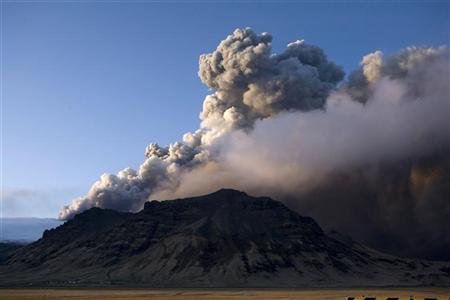 Iceland volcano 2010-04-17T114854Z_0