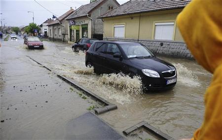 فيضانات ترغم أكثر من ألفي مجري على اخلاء ديارهم..