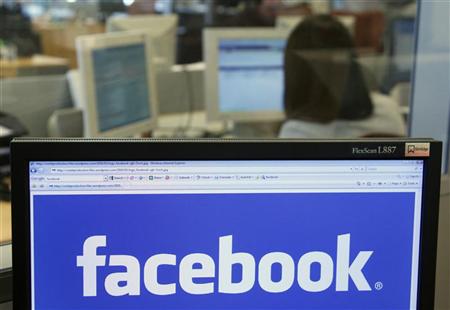 محكمة باكستانية تأمر باغلاق موقع فيسبوك بسبب مسابقة للكاريكاتير..