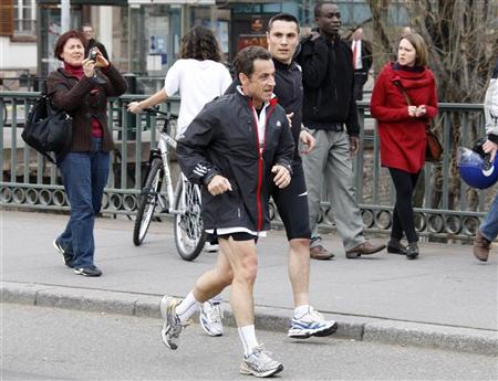 اصابة ساركوزي بوعكة صحية أثناء أدائه تمارين رياضية..