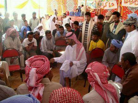 اعتصامين منفصلين لعشرات البدو بشمال سيناء احتجاجا على سياسة الدولة بالمحافظة