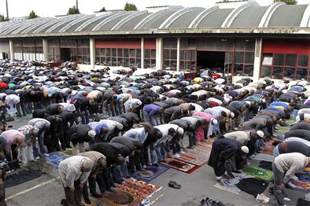 مجلس مسلمي فرنسا يطالب بحظر جماعة يمينية بعد هجوم على مسجد