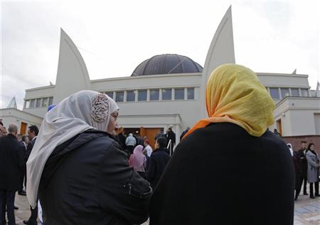 استطلاع للرأي: نصف الفرنسيين يرون في الإسلام تهديدا لهويتهم الوطنية